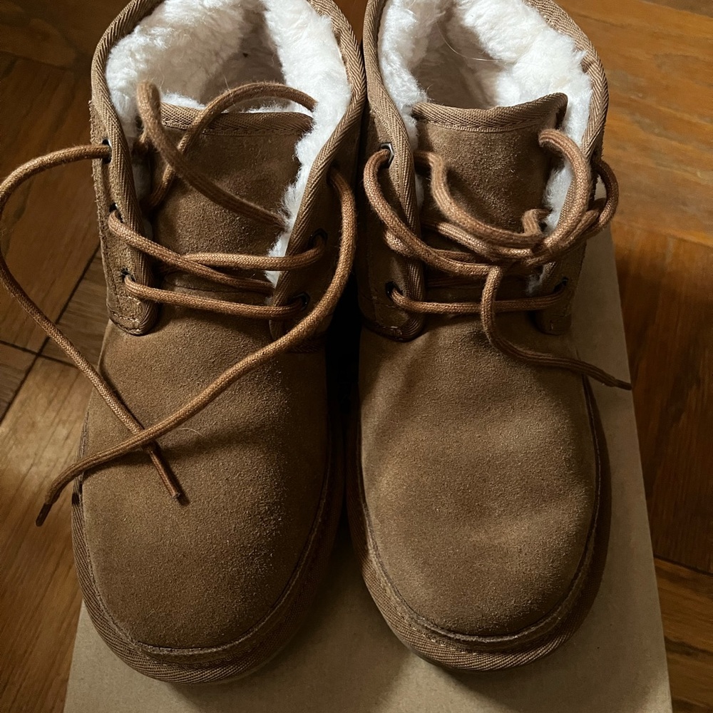 UGG neumel chukka boot womens size 8
